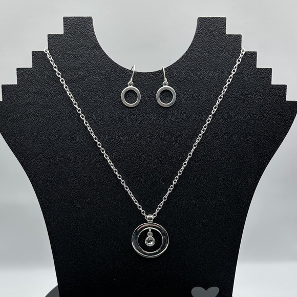 NWT Silver Circle Pendant Necklace and Earring Set - Picture 2 of 2